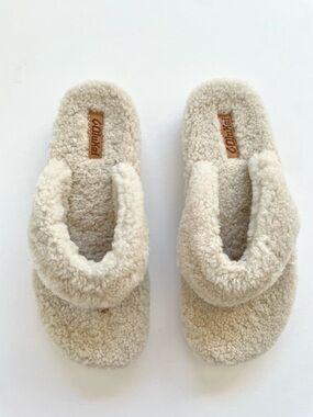 NWOT OluKai Women's Kīpe'a Heu Sherpa Slipper Thong Sandals, Tapa, Size 8-8.5